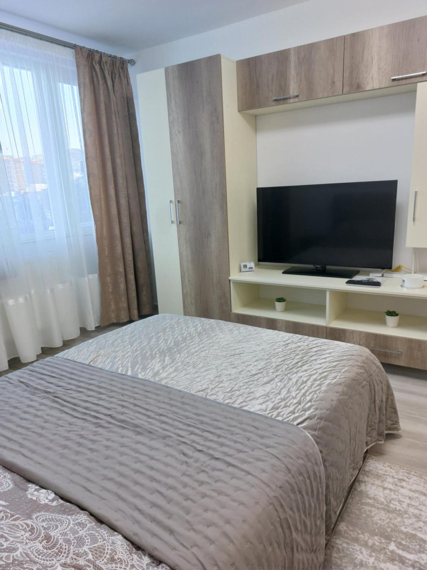 Rg Garsoniera Central Piatra Neamţ Extérieur photo